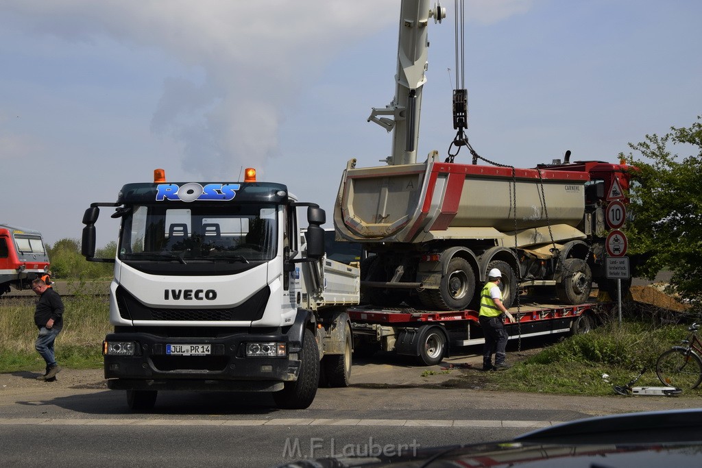 Schwerer VU LKW Zug Bergheim Kenten Koelnerstr P565.JPG - Miklos Laubert